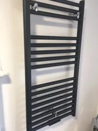 czarny-grzejnik-lazienkowy-fondital-cool-860x600-ea62d03t