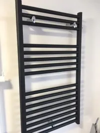 czarny-grzejnik-lazienkowy-fondital-cool-1160x400