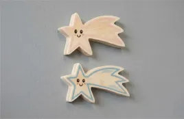 drewniana-spadajaca-gwiazda-ozdoba-na-sciane-10x10cm-dekoracja