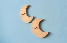 drewniana-ksiezyc-ozdoba-na-sciane-15x15cm-dekoracja