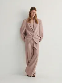 rozowe-spodnie-w-tenisowy-prazek-z-szersza-nogawka-reserved-s