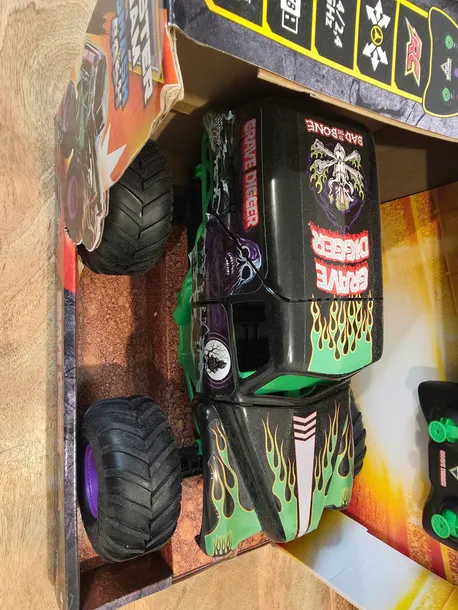 pojazd-spin-master-monster-jam-smash-and-bash-grave-digger-rc-st-wysokosc-produktu-22-7-cm