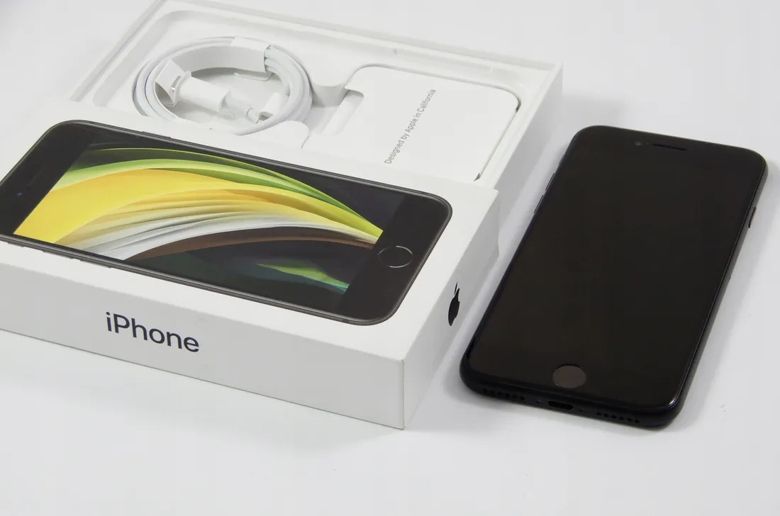 smartfon-apple-iphone-se-2020-64gb-black-model-telefonu-iphone-se-2020