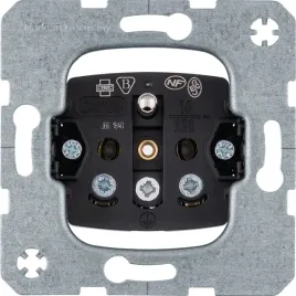 hager-berker-one-platform-mechanizm-gniazda-z-uziemieniem-396380