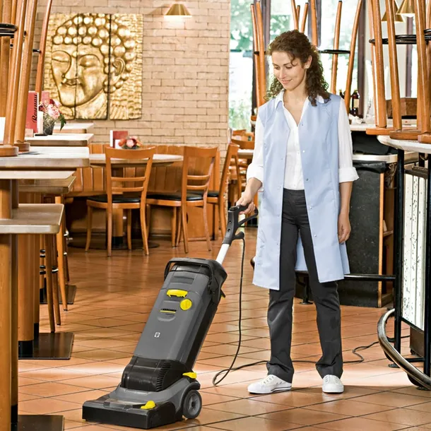 polerka-karcher-br-30-4-c-pojemnosc-zbiornika-wody-brudnej-4-l