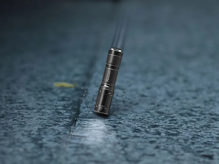 latarka-led-fenix-e01-v2-0-czarna-marka-fenix