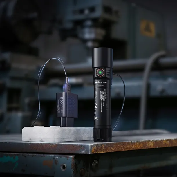 latarka-led-fenix-wf30re-2025-marka-fenix