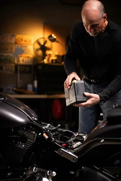 noco-nlp9-akumulator-litowy-12v-400a-powersports-biegunowosc-lewy