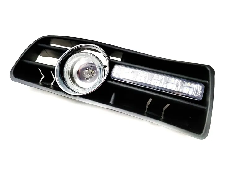 vw-golf-4-iv-halogeny-dzienne-kierunkowskazy-3w1-stan-nowy-strona-zabudowy-przednie