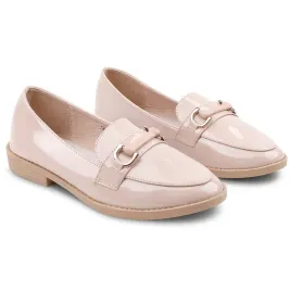 eleganckie-mokasyny-damskie-bezowe-lakierowane-wsuwane-zlota-klamra