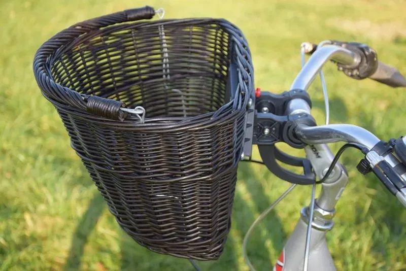 koszyk-wiklinowy-na-rowerowy-rower-click-wenge