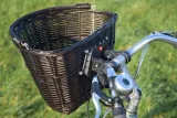 koszyk-wiklinowy-na-rowerowy-rower-click-wenge-rodzaj-przedni