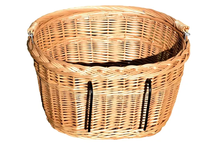 koszyk-na-rower-przedni-koszyk-wiklinowy-sredni-montaz-haki