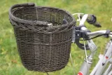 koszyk-wiklinowy-na-rowerowy-clips-rower-wenge-montaz-click
