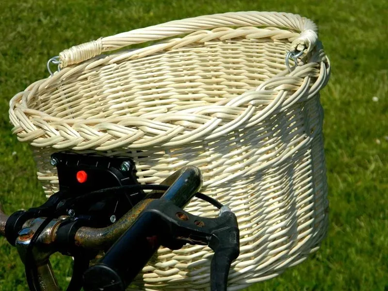 kosz-rowerowy-koszyk-na-rower-przedni-click-bialy