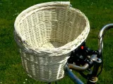 kosz-rowerowy-koszyk-na-rower-przedni-click-bialy-obciazenie-maksymalne-6-kg