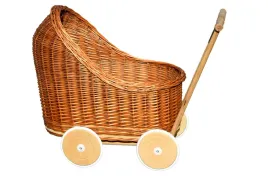 wozek-dla-lalek-wiklinowy-lalki-z-wikliny