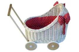 wozek-dla-lalek-wiklinowy-lalki-z-wikliny-z-koldra