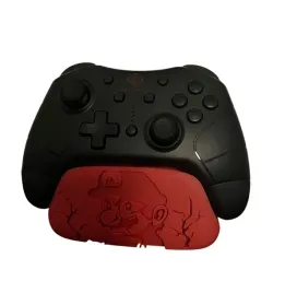 podstawka-na-pada-nintendo-switch-pro-mario-stojak-druk-3d-prezent