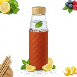 szklana-butelka-bidon-na-wode-500-ml-bursztynowy-silikon-bambus