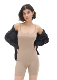 bezowy-dopasowany-kombinezon-cropp-l