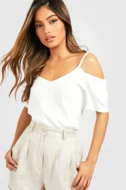 c0d028-bialy-bluzka-na-ramiaczkach-boohoo-xs