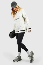 szary-sweter-z-napisem-boohoo-s