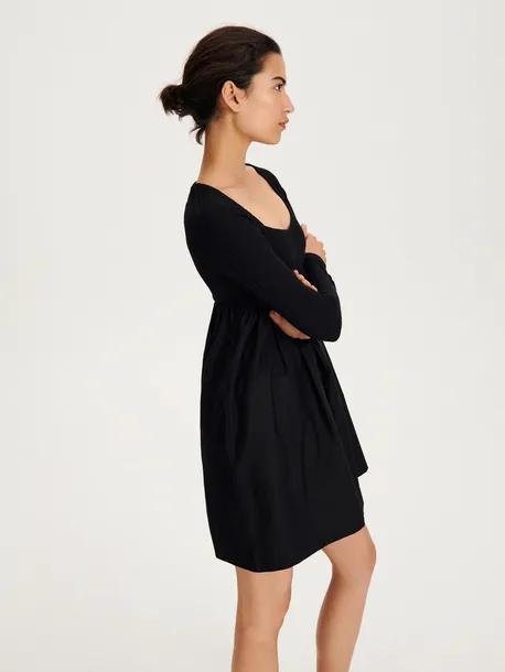 czarna-sukienka-mini-reserved-m-linia-regular