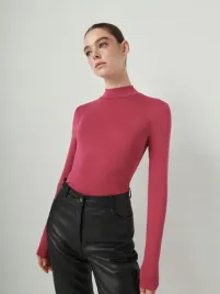 rozowy-golf-z-modalu-reserved-m