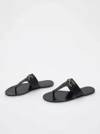 czarne-skorzane-klapki-z-ozdobnym-detalem-reserved-40