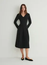 czarna-sukienka-midi-z-zakladkami-reserved-m