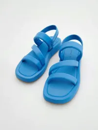 niebieskie-sandaly-na-plaskiej-podeszwie-reserved-39