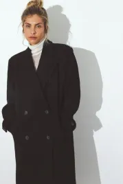 czarny-dlugi-plaszcz-na-kd-m