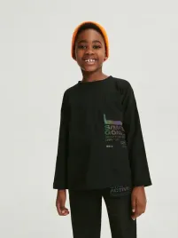 czarna-bluzka-z-dlugim-rekawem-oversize-z-kieszenia-reserved-140