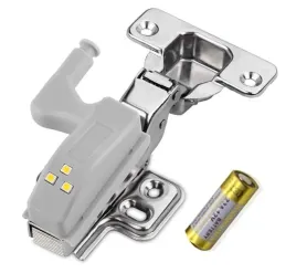 lampka-do-szafki-szafy-nakladka-na-zawias-drzwi-3-led-bateria-a23