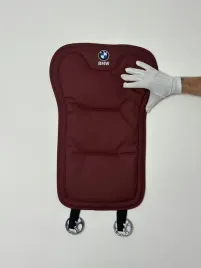 pokrowiec-oparcie-z-logo-bmw-na-fotele-mata-uniwersalna-skora-pu-czerwony