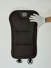 pokrowiec-oparcie-logo-audi-na-fotele-mata-uniwersalna-skora-pu-brazowy