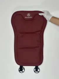 pokrowiec-oparcie-logo-mercedes-na-fotele-mata-uniwersalna-skora-czerwony