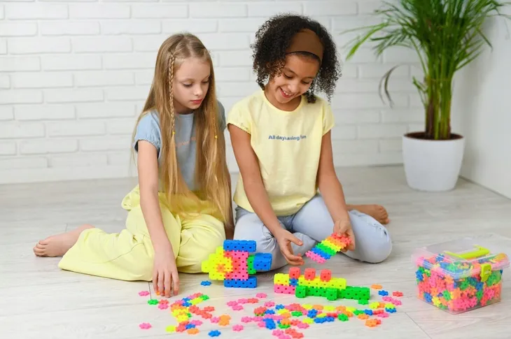 klocki-meli-basic-neon-travel-box-500-el-plec-chlopcy-dziewczynki