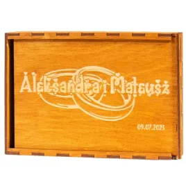 drewniane-pudelko-na-zdjecia-odcienie-brazu-i-bezu-10-cm-x-15-cm-100-zdjec