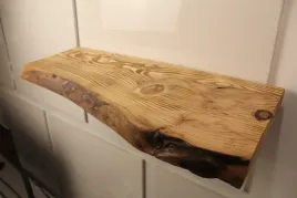 polka-drewniana-wiszaca-do-kuchni-100cm-kolor-miodowo-koniakowy