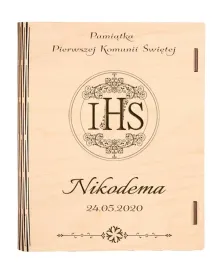 drewniane-pudelko-na-zdjecia-10x15-i-komunia-sw