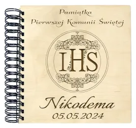 album-drewniany-grawerowany-i-komunia-swieta-kwadratowy