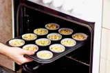 forma-do-pieczenia-babeczek-muffin-blacha-foremka-na-12-sztuk-nie-przywiera-stan-nowy-marka-martom