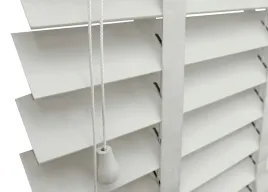 zaluzje-jasny-grafit-drewniane-50mm-130x200