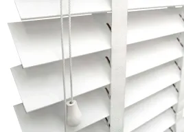 zaluzje-bialy-drewniane-50mm-250x230