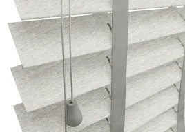 zaluzje-jasny-szary-drewniane-50mm-280x220
