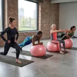 pilka-do-cwiczen-km-fit-55-cm-cechy-dodatkowe-pompka-w-zestawie