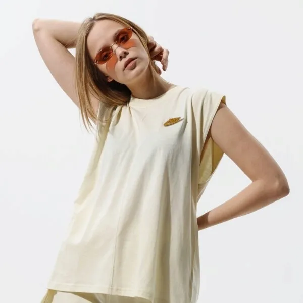 t-shirt-damski-nike-s-kolor-bezowy