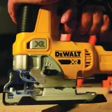 dewalt-wyrzynarka-18v-2x50ah-dcs334p2-mocowanie-brzeszczotu-chwyt-typu-t